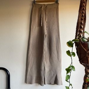 Knit Cream Loungewear Pants with High Waist and Flared Bottoms - Size M